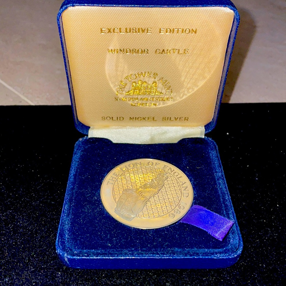 The towers men exclusive edition Windsor castle coin